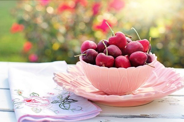 Śliwki, czyli letnia słodycz na talerzu - jak je przechować, by zachować ich smak?